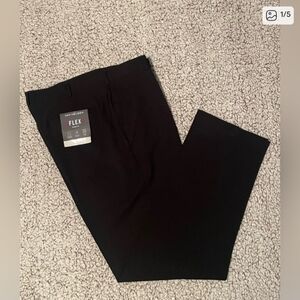NWT Van Heusen Flex Mens Trouser Black. Size 36/32